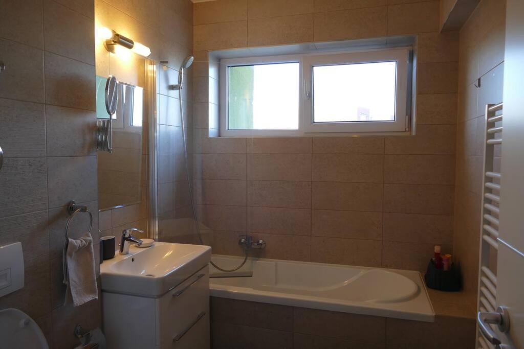 Apartament In Cartier Avantgarden Cu Semineu! Brassó Kültér fotó